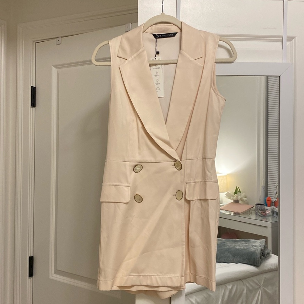 Zara beige romper. Never worn! Size XS